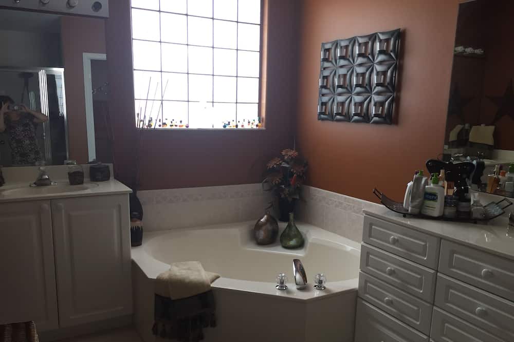 Photo of Bathroom in Tamiami