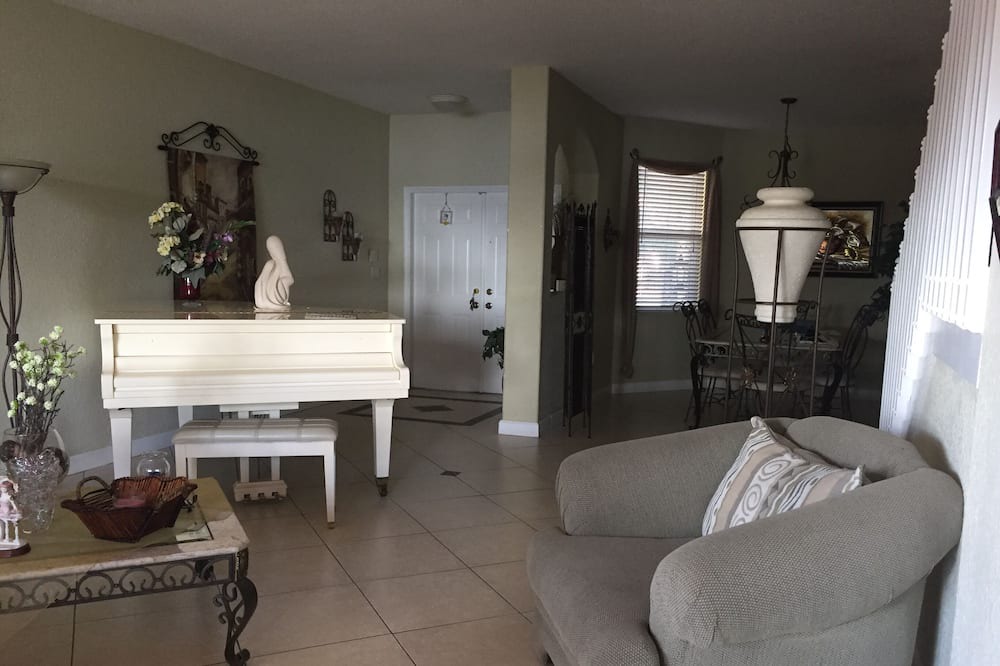 Photo of Livingroom in Tamiami