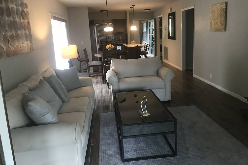 Photo of Livingroom in Lake Somerset