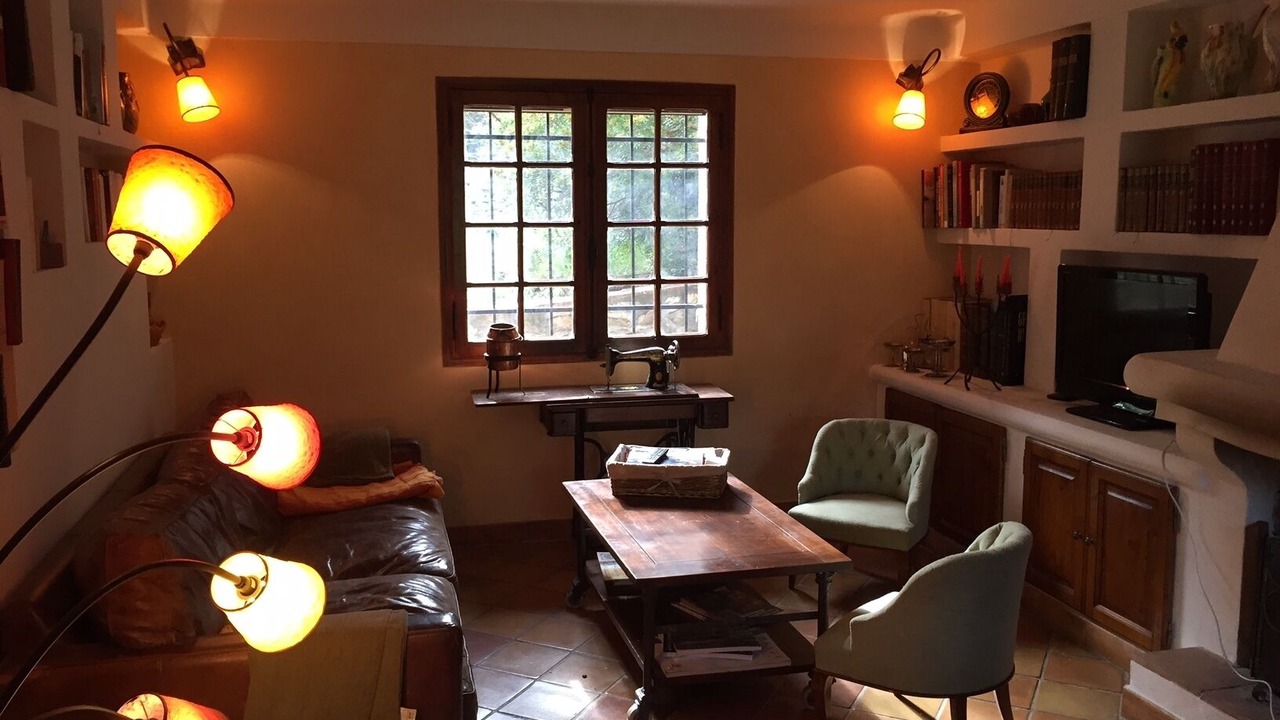 Photo of Livingroom in Entrecasteaux