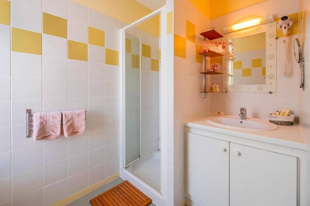 Photo of Bathroom in Meaulne-Vitray
