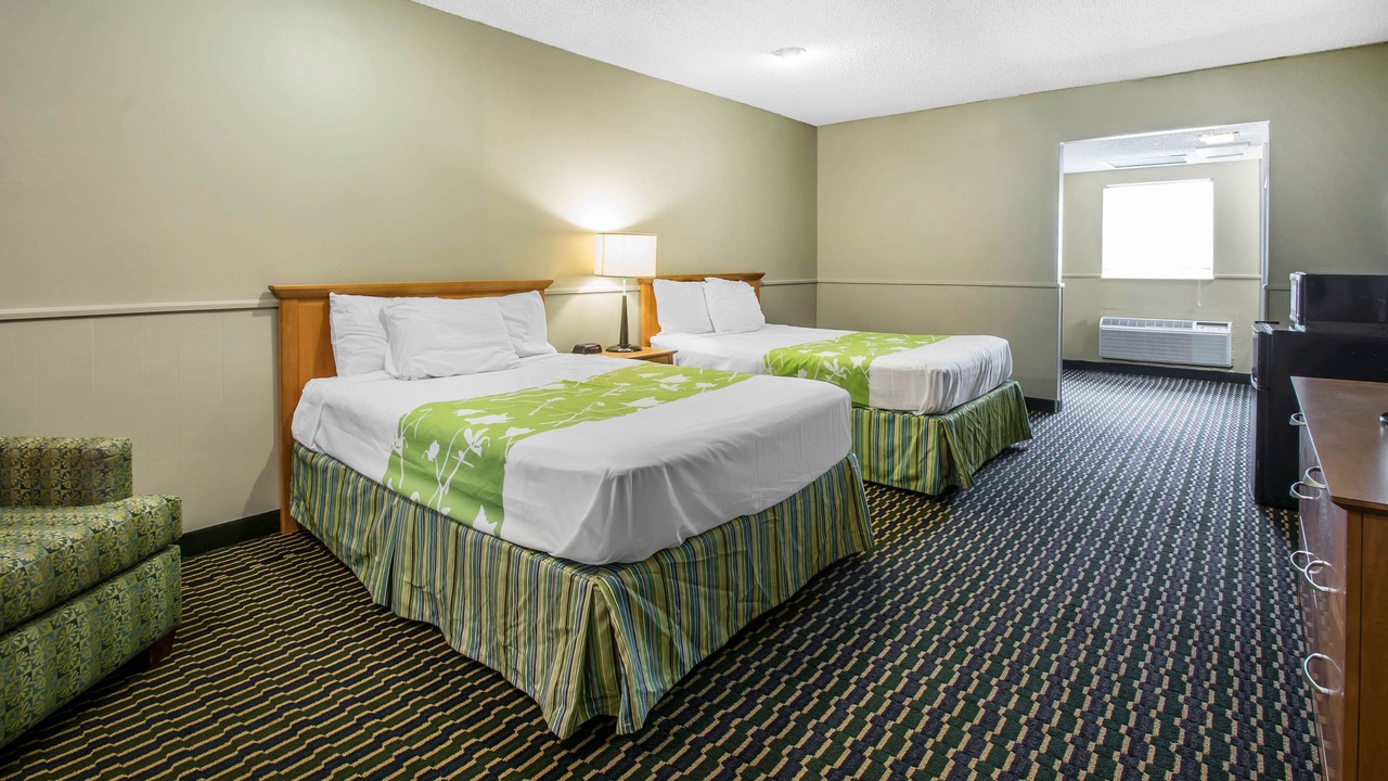 Photo of Bedroom in Cypress Gardens