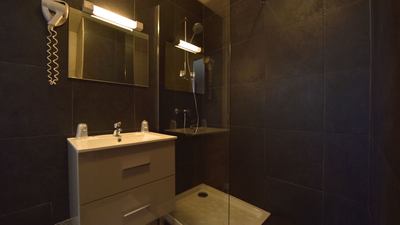 Photo of Bathroom in Les Ancizes-Comps