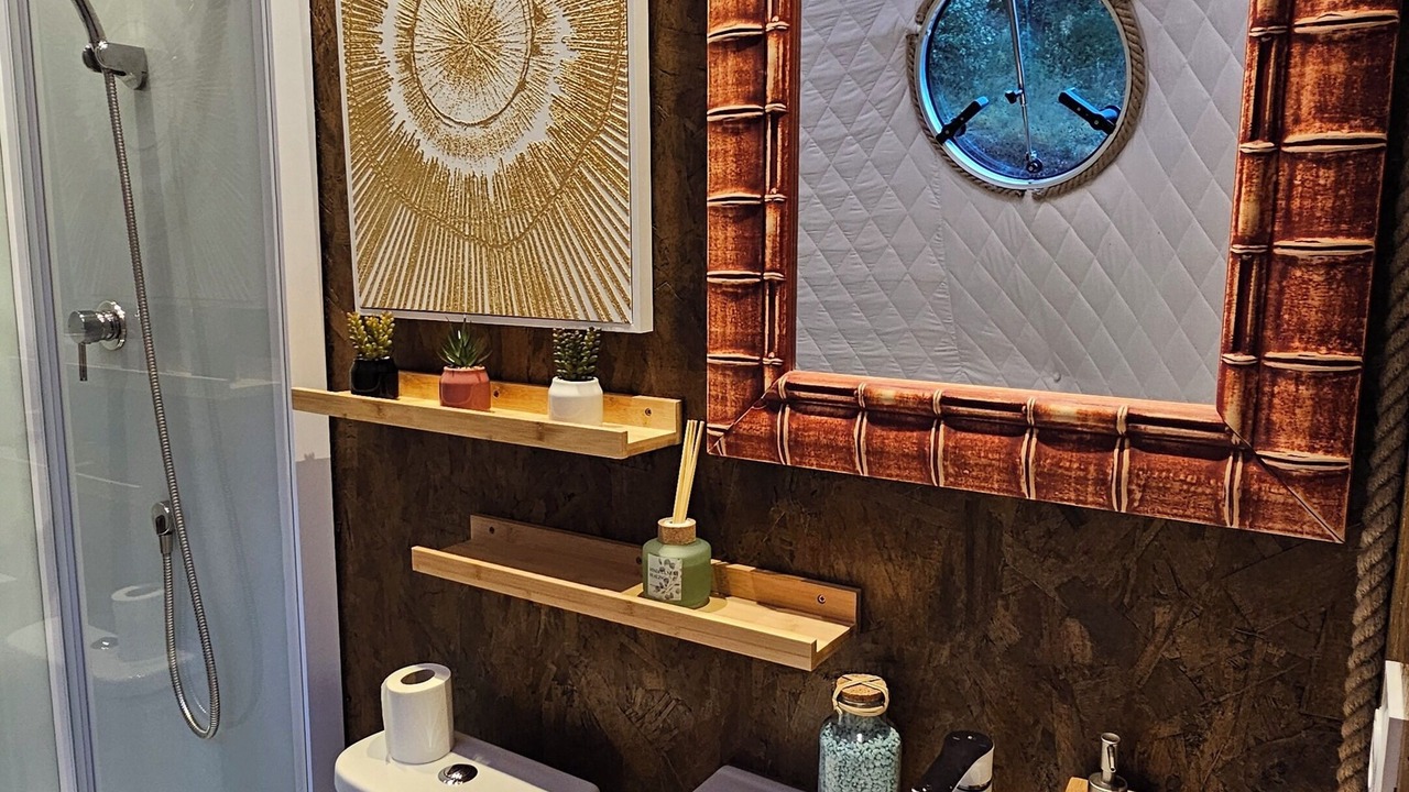 Photo of Bathroom in Puget-Ville