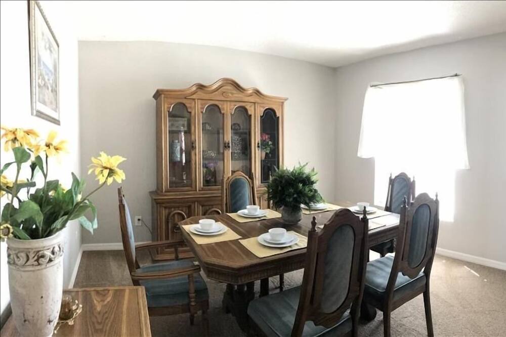 Photo of Livingroom in Sunset Ridge