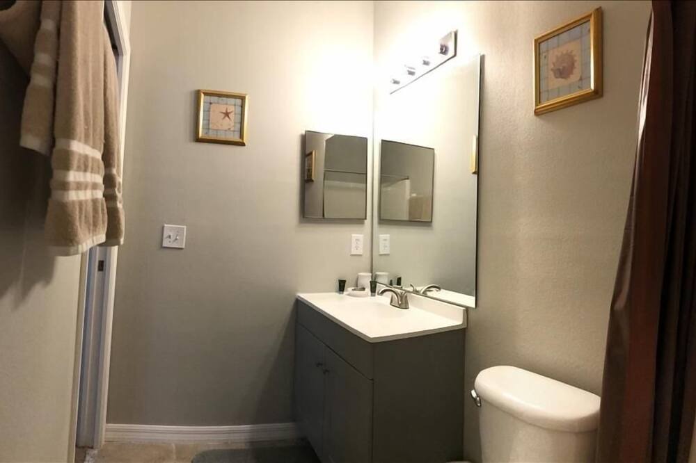 Photo of Bathroom in Sunset Ridge