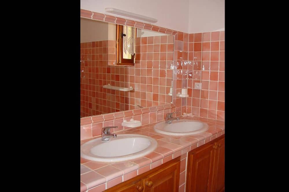 Photo of Bathroom in Fox-Amphoux