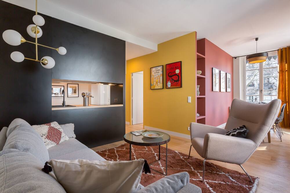 Photo of Livingroom in Voltaire - Saint Amour