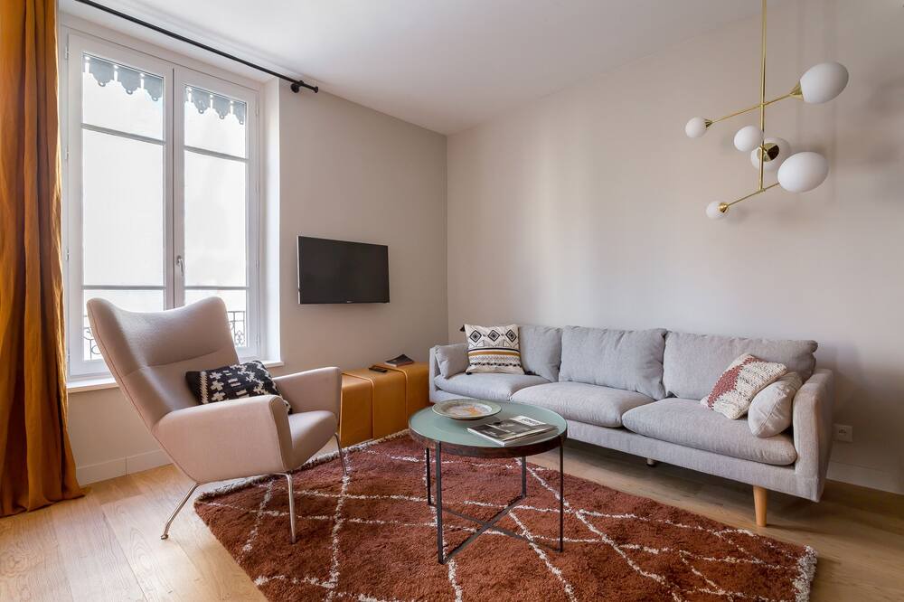 Photo of Livingroom in Voltaire - Saint Amour