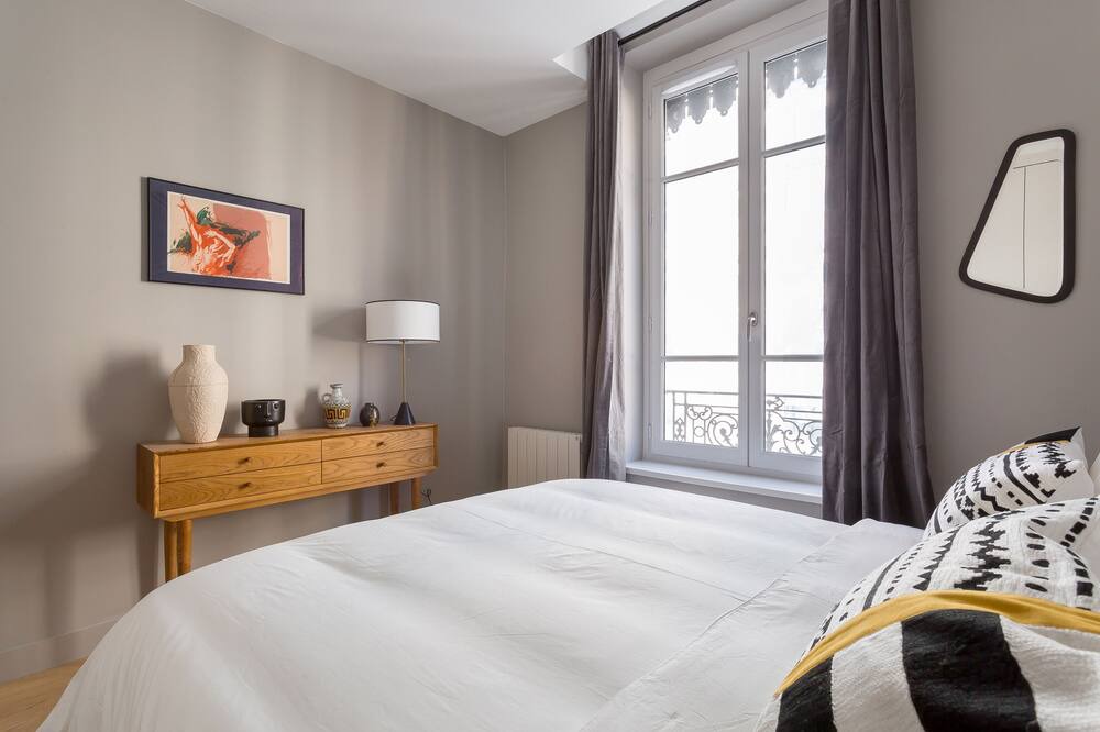 Photo of Bedroom in Voltaire - Saint Amour