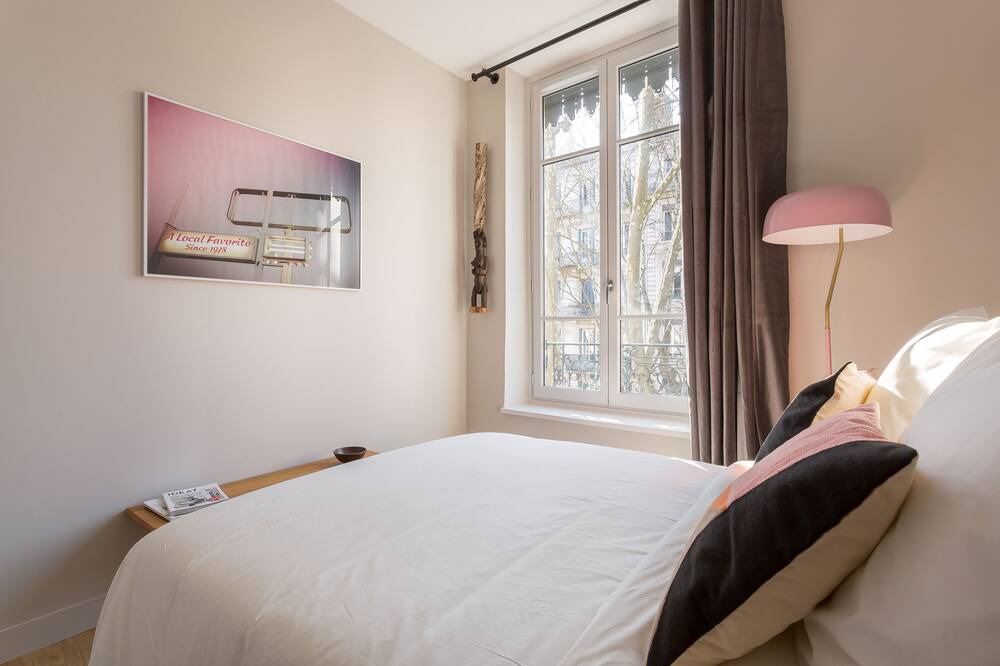 Photo of Bedroom in Voltaire - Saint Amour