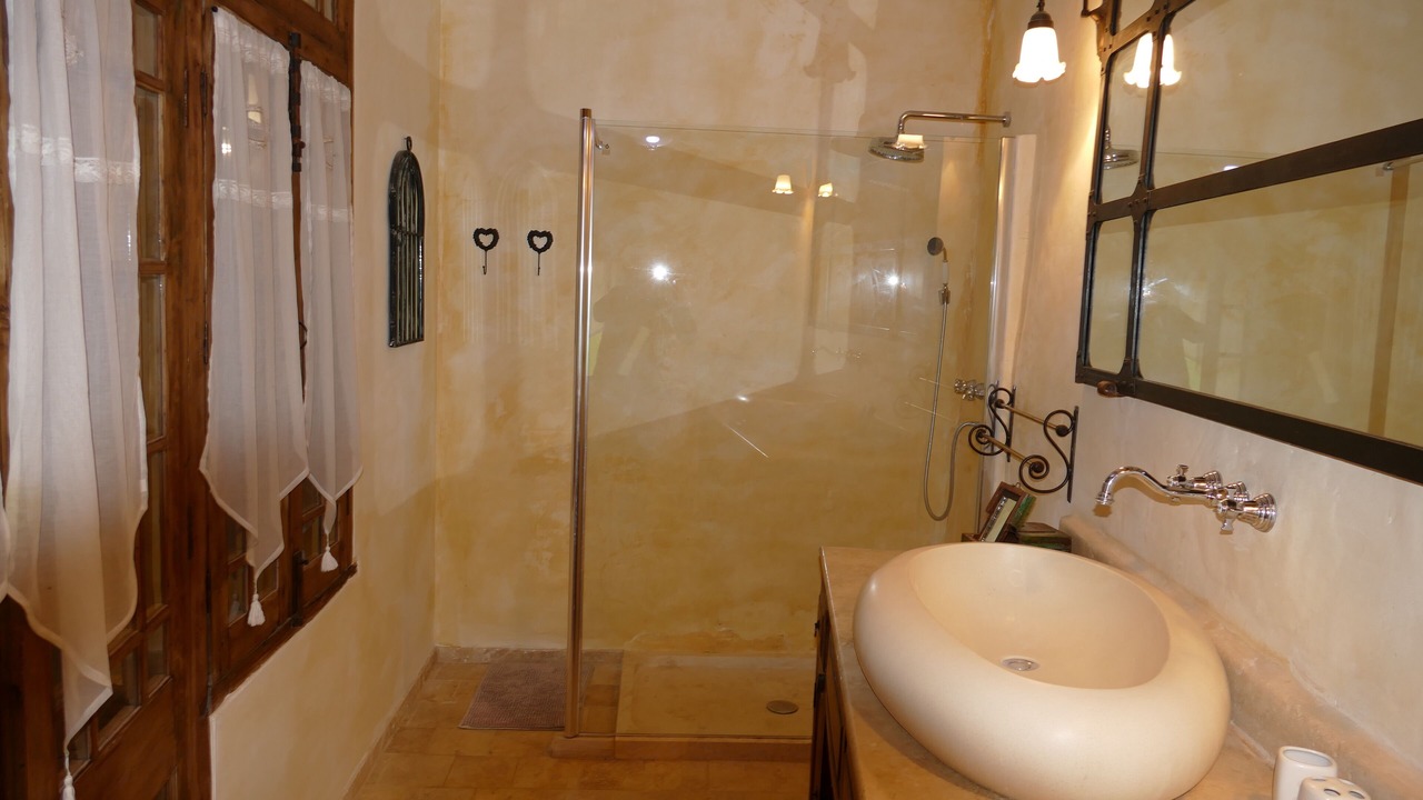 Photo of Bathroom in Orange