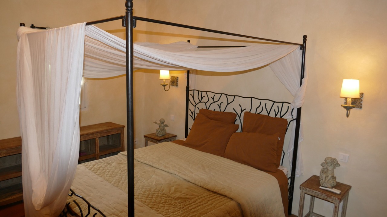 Photo of Bedroom in Orange