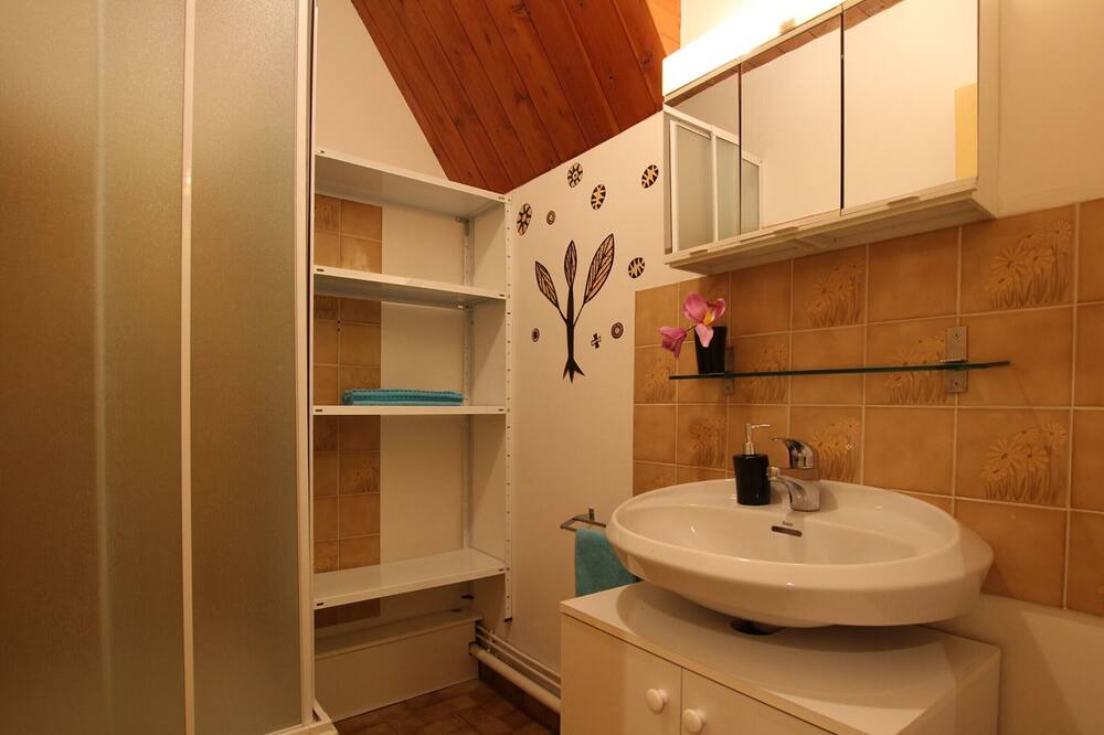 Photo of Bathroom in Les Vigneaux