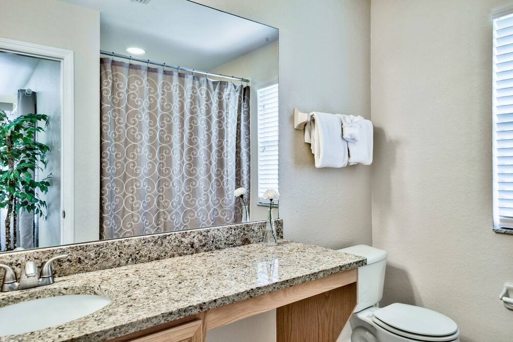 Photo of Bathroom in Regal Palms