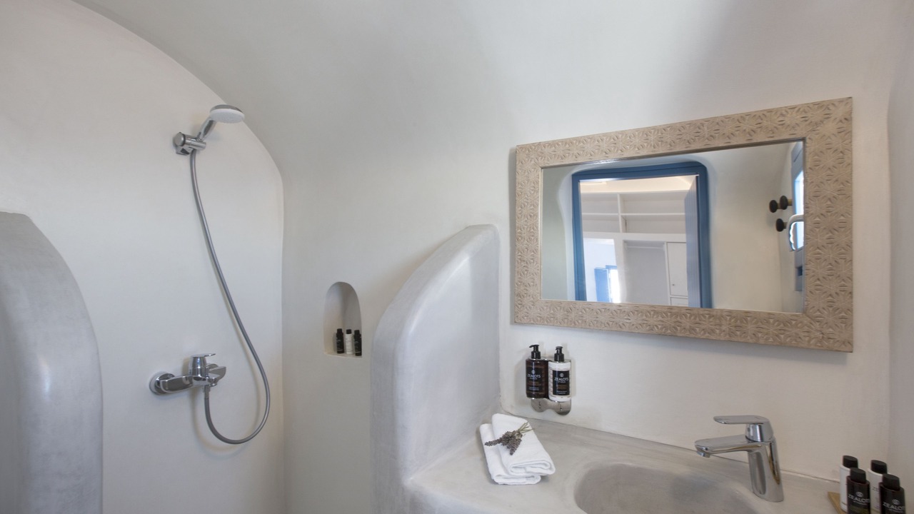 Photo of Bathroom in Akrotiri