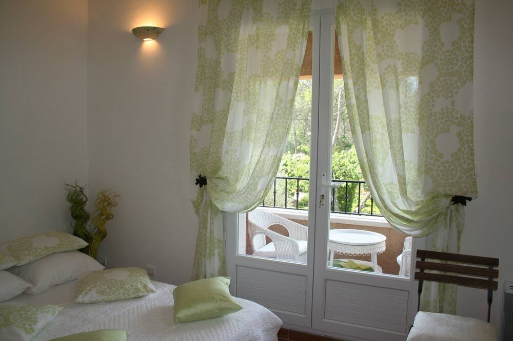 Photo of Bedroom in Varages