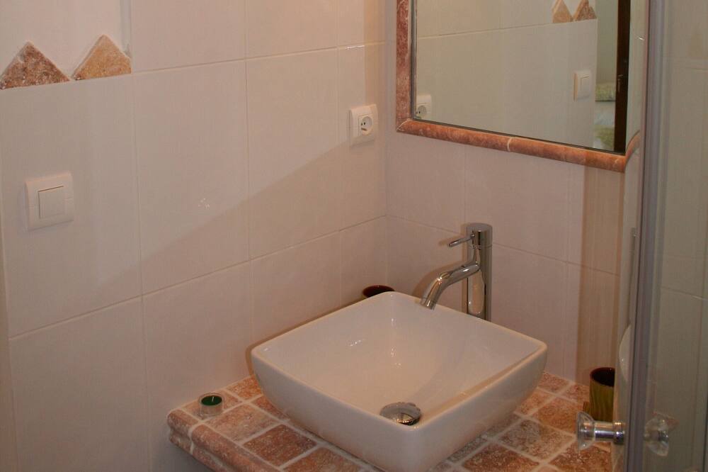 Photo of Bathroom in Varages
