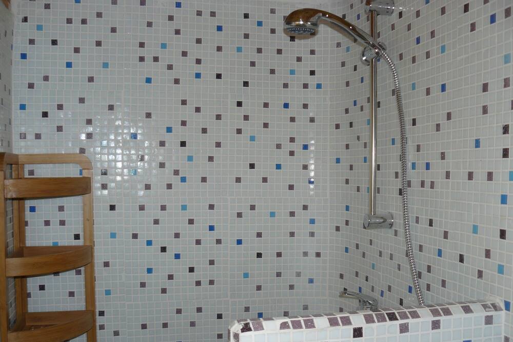 Photo of Bathroom in Barjols