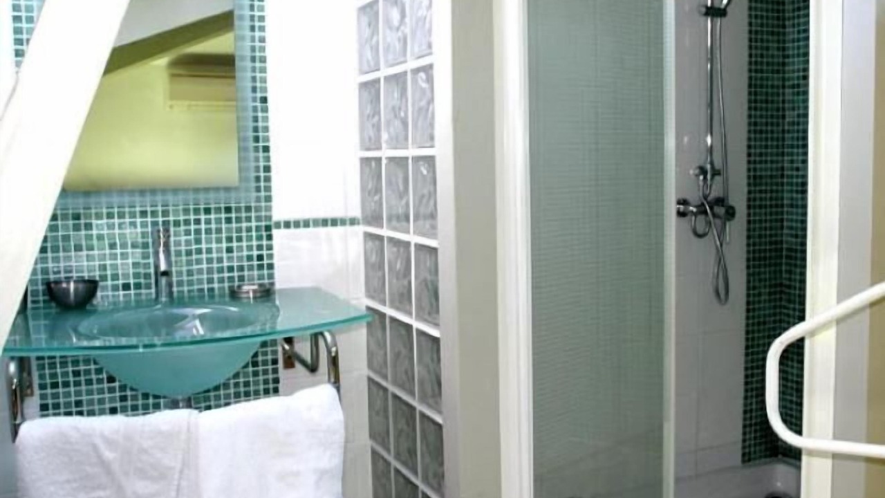 Photo of Bathroom in Mimet