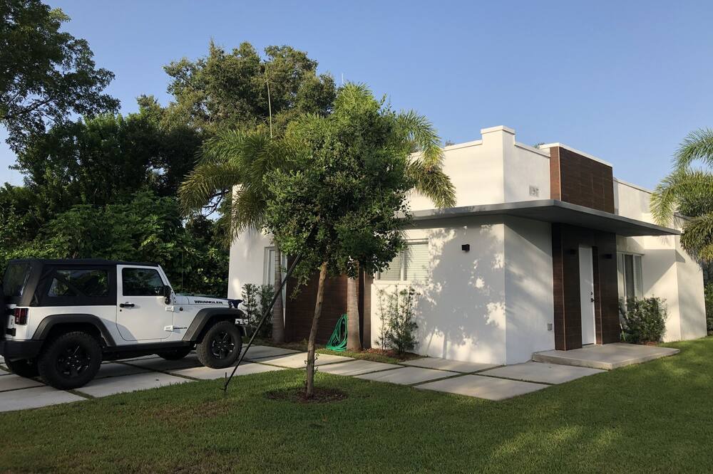 Photo of Others in Miami Shores