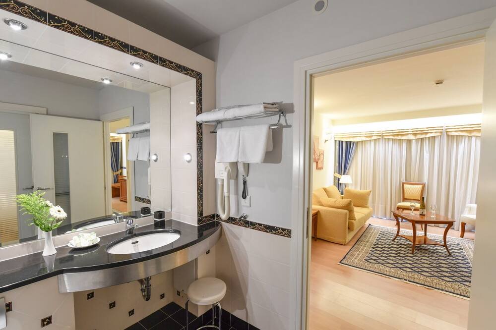 Photo of Bathroom in Lakopetra