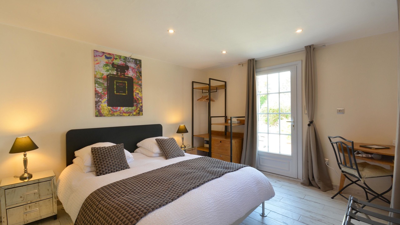 Photo of Bedroom in Orange