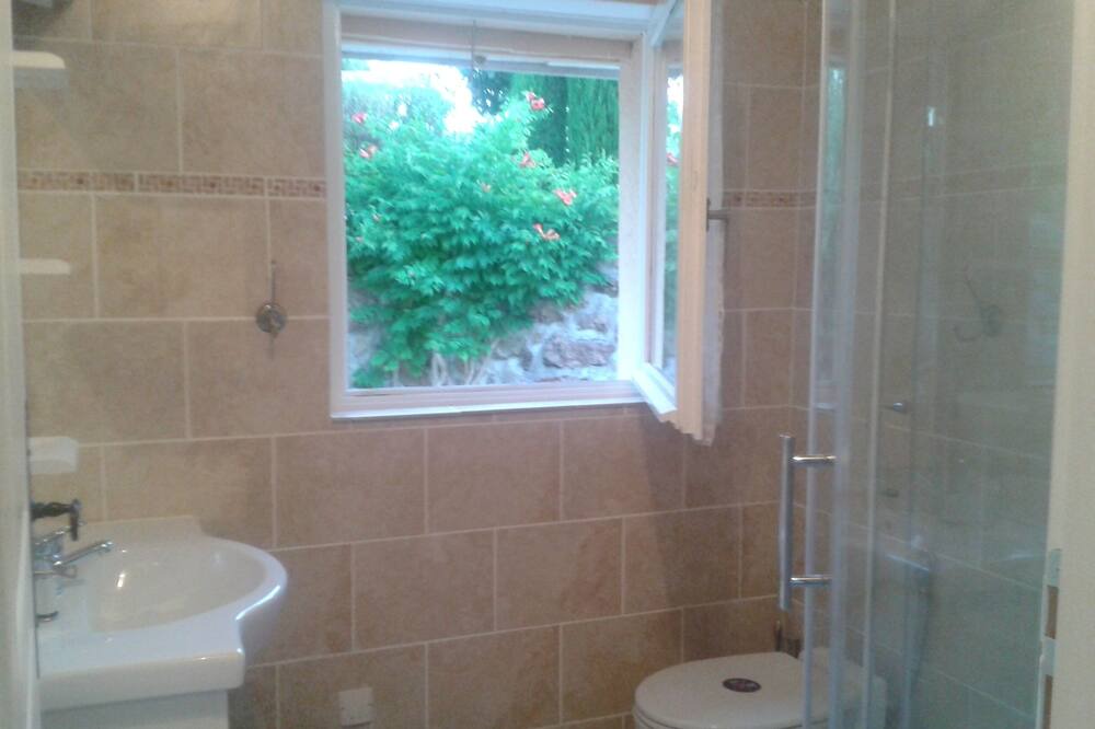 Photo of Bathroom in Carces