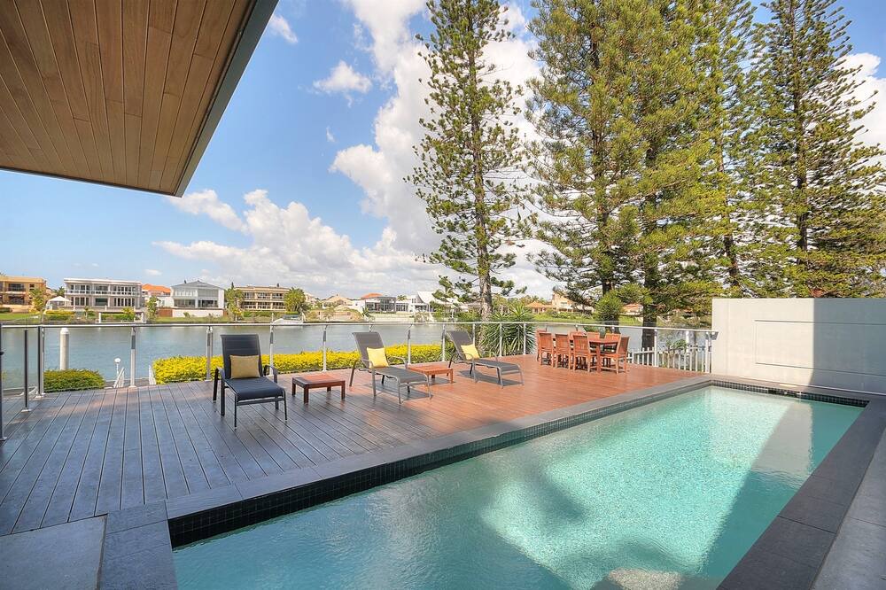 Photo of Outdoor in Broadbeach Waters