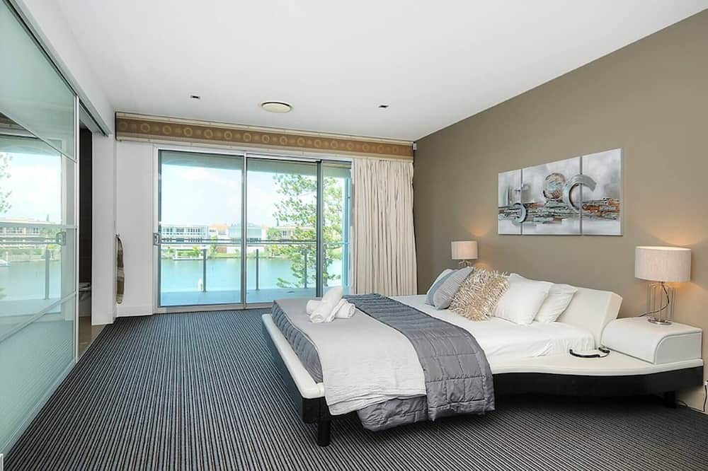 Photo of Bedroom in Broadbeach Waters