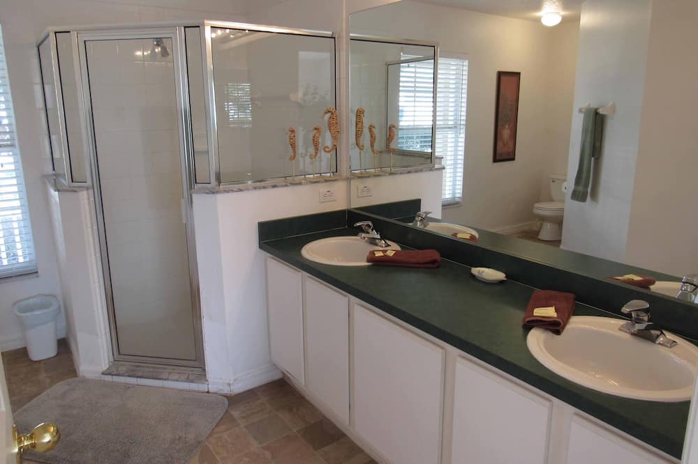 Photo of Bathroom in Crescent Lakes
