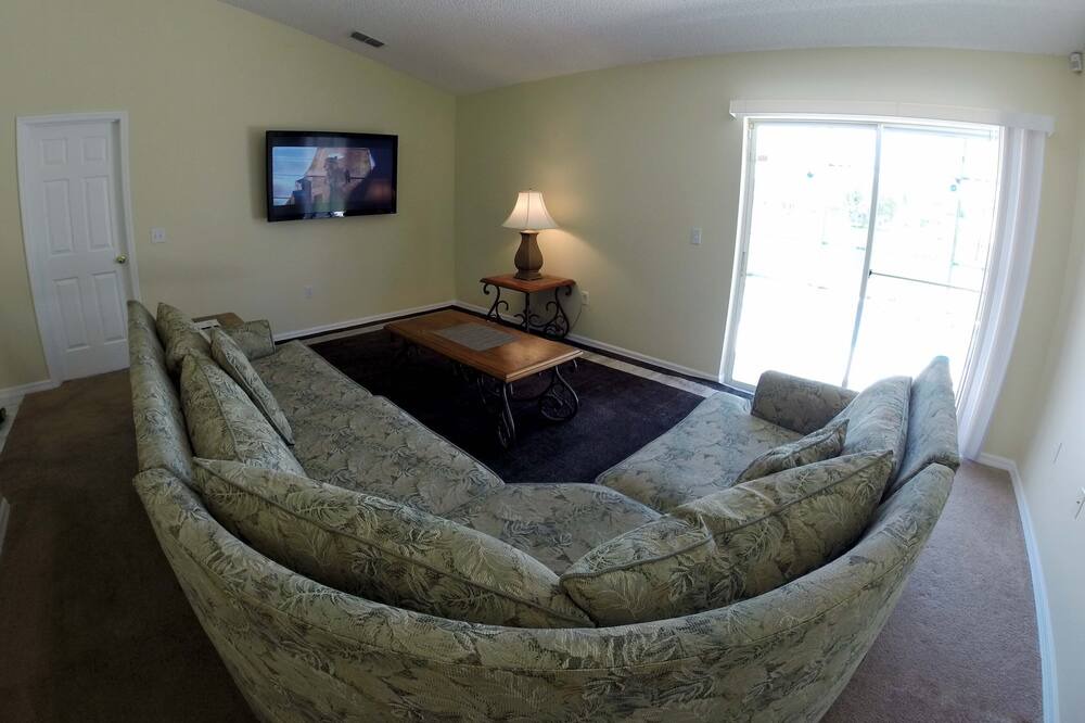 Photo of Livingroom in Crescent Lakes