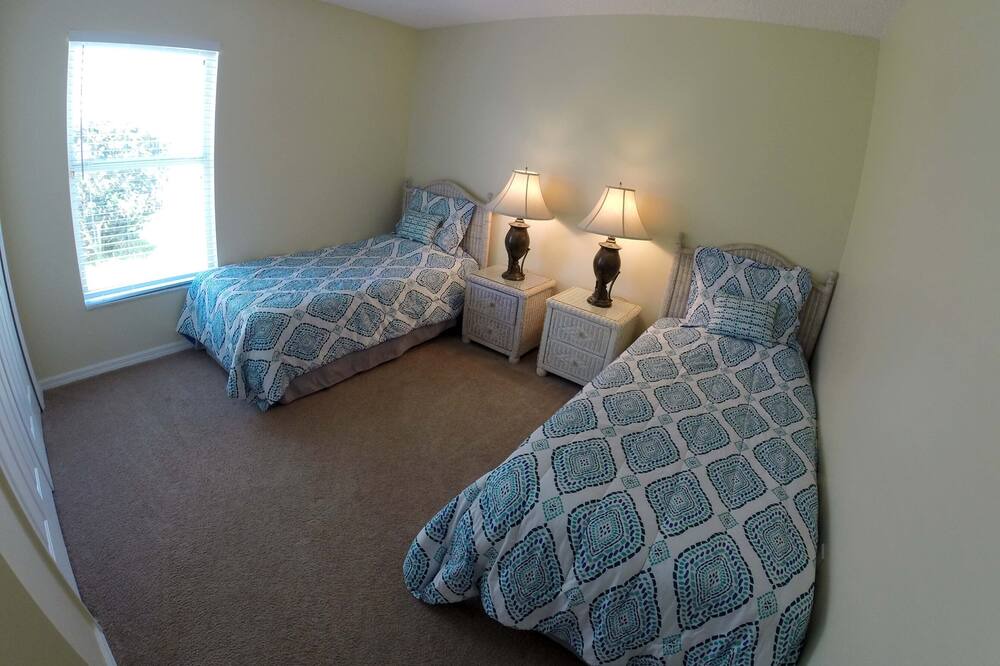 Photo of Bedroom in Crescent Lakes