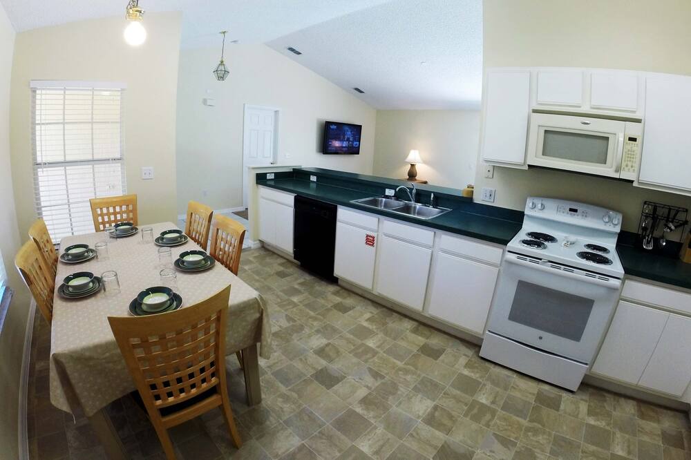 Photo of Kitchen in Crescent Lakes