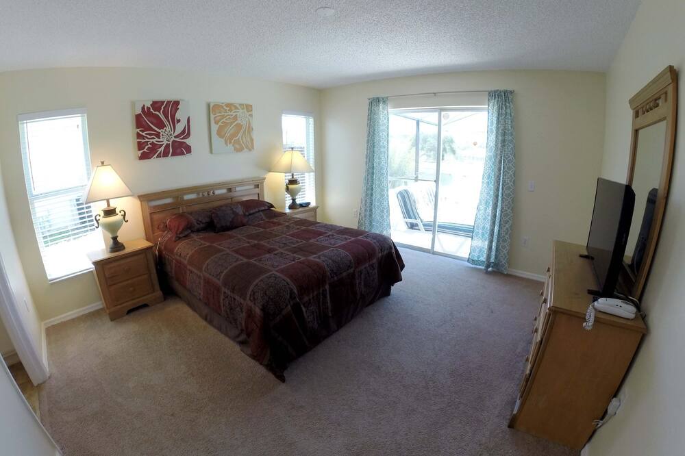 Photo of Bedroom in Crescent Lakes