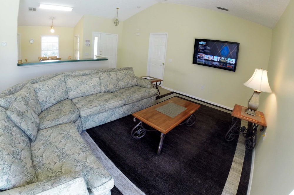 Photo of Livingroom in Crescent Lakes