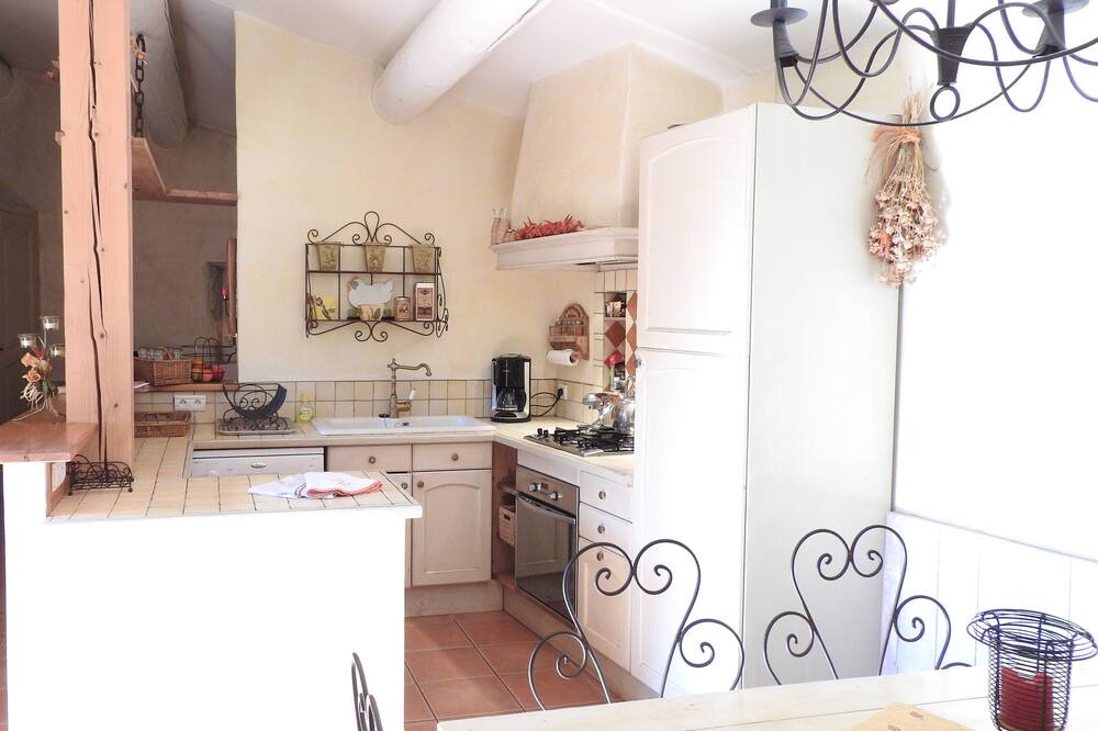 Photo of Kitchen in Velleron
