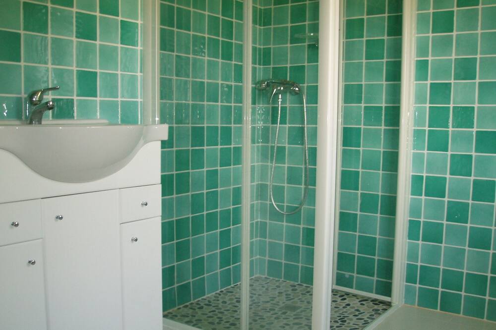 Photo of Bathroom in Puget-Ville