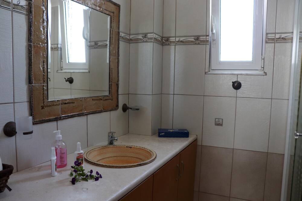 Photo of Bathroom in Gennadi