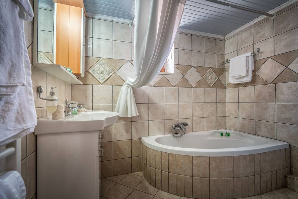 Photo of Bathroom in Ano Volimes