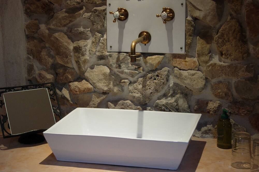 Photo of Bathroom in Varages