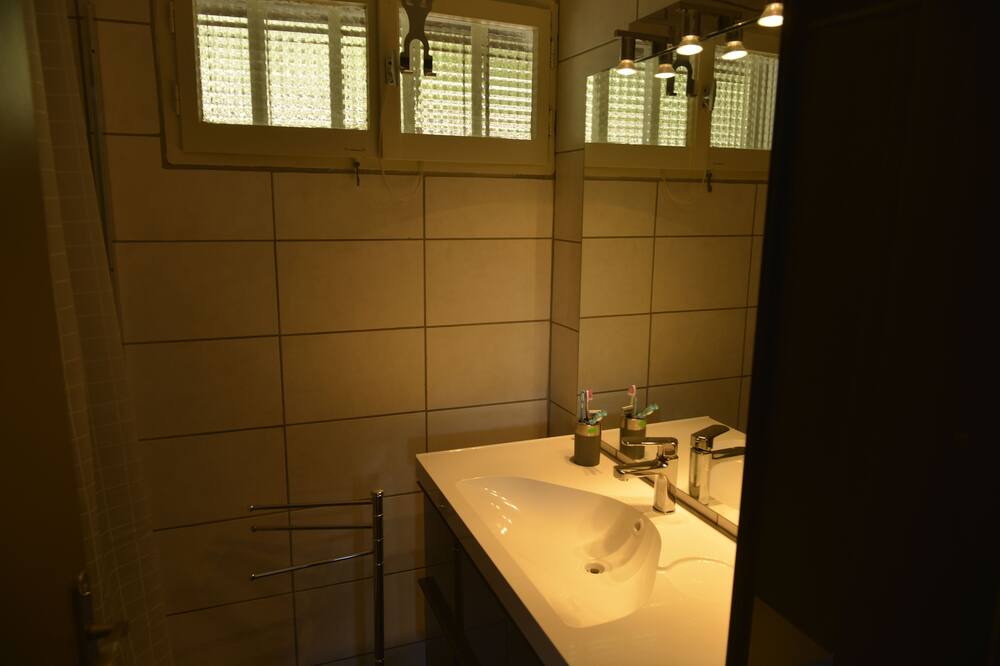 Photo of Bathroom in Carces
