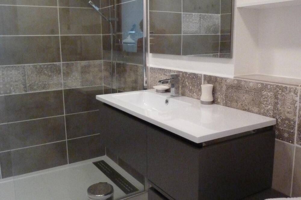Photo of Bathroom in Les Vigneaux
