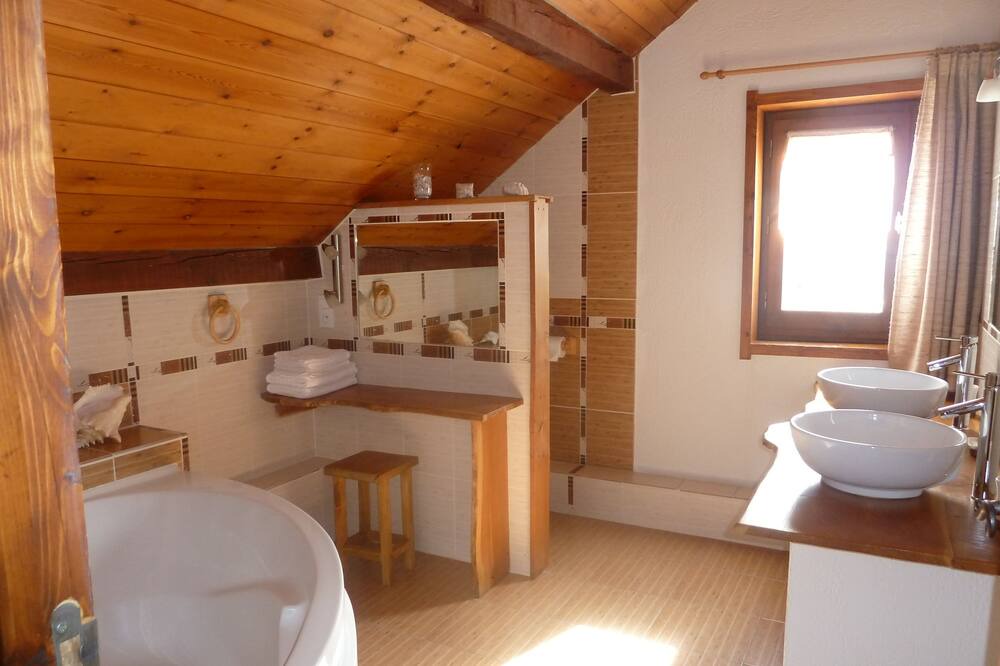Photo of Bathroom in Les Vigneaux