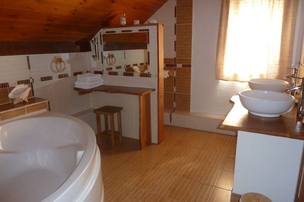 Photo of Bathroom in Les Vigneaux