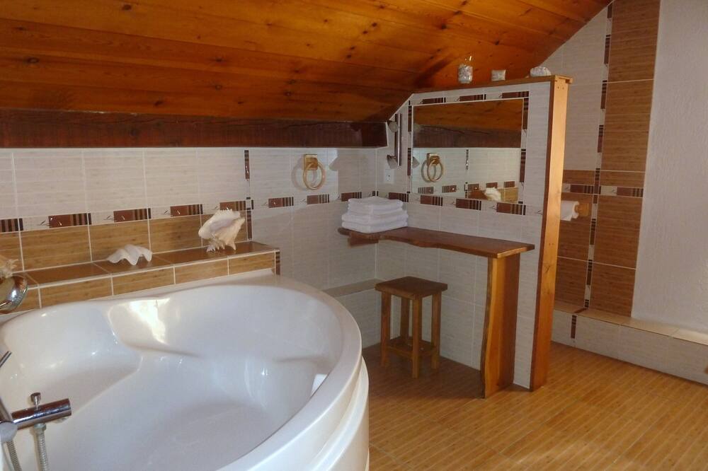 Photo of Bathroom in Les Vigneaux