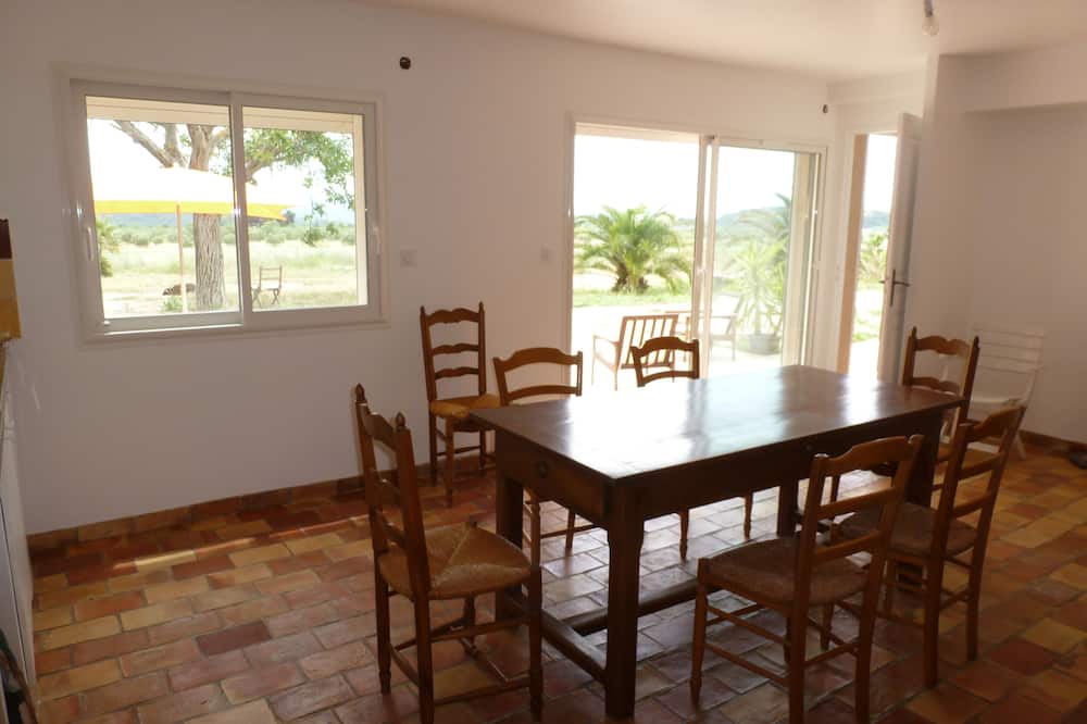 Photo of Kitchen in Puget-Ville