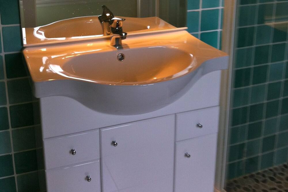 Photo of Bathroom in Puget-Ville