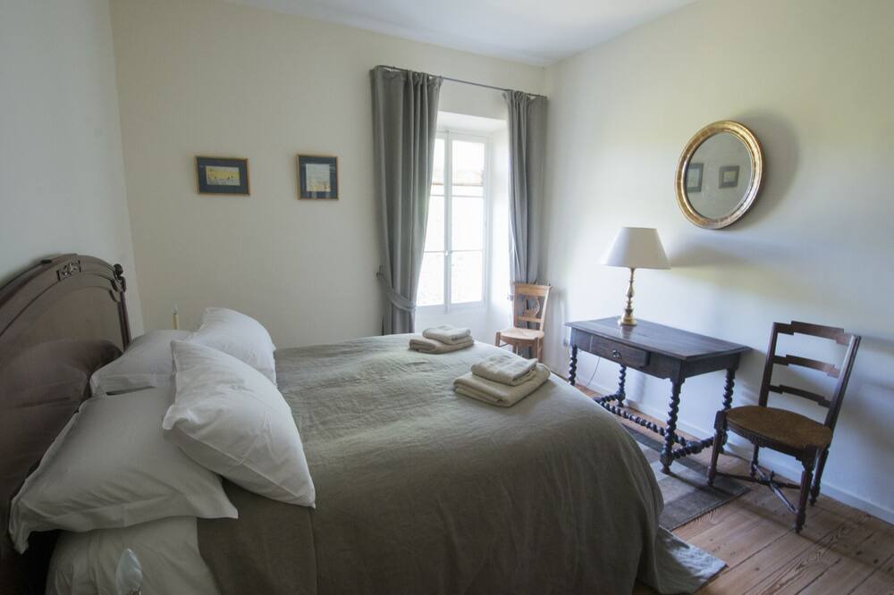 Photo of Bedroom in Crestet