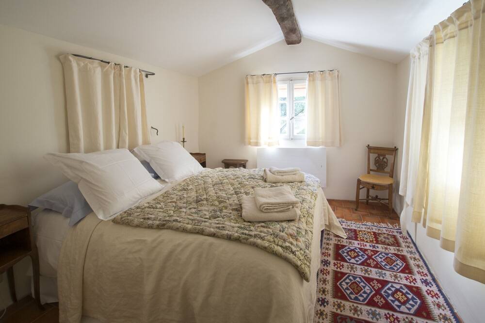 Photo of Bedroom in Crestet